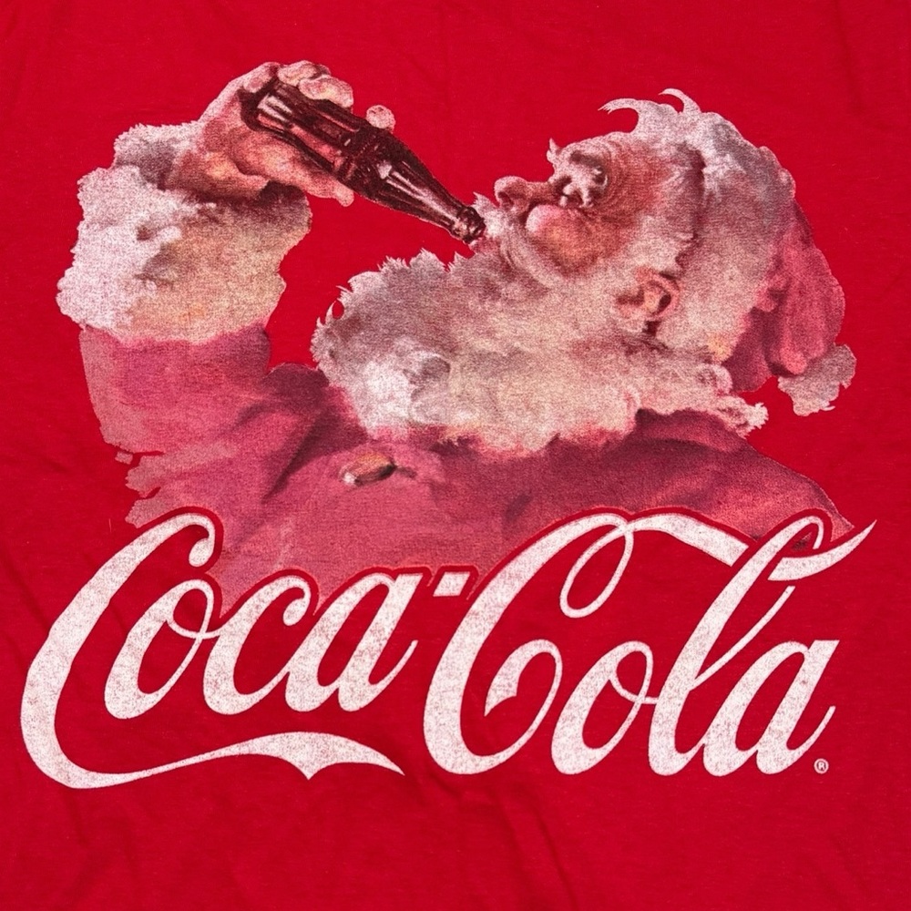 BNWT. CLASSIC COCA COLA SANTA T SHIRT